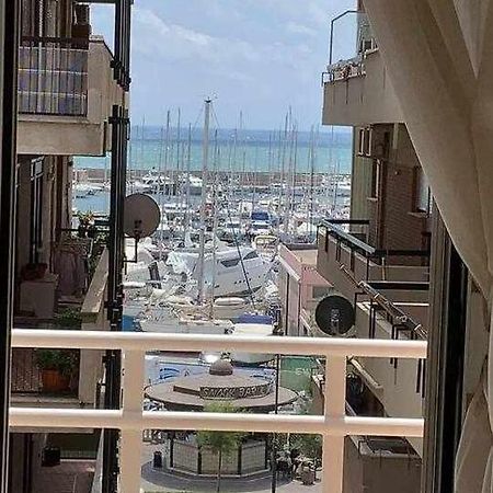 Appartamento sul porto Nettuno Esterno foto